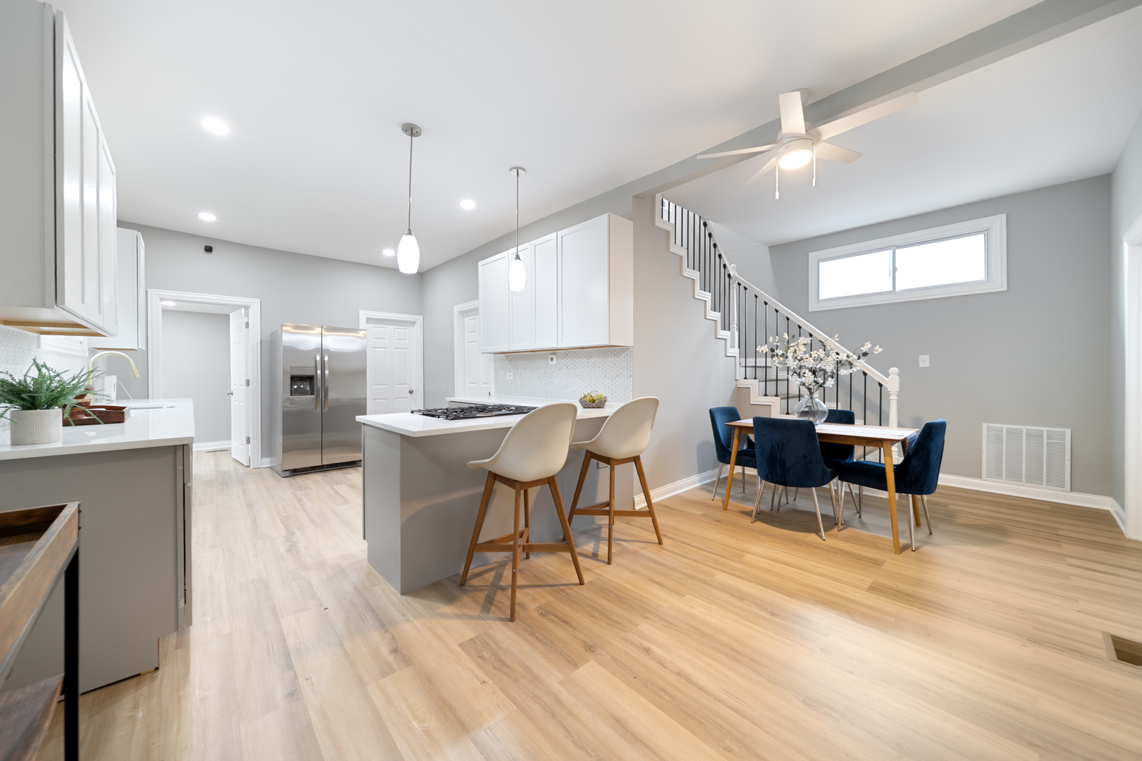 7652 1/2 S Coles Avenue, Chicago, IL 60649
