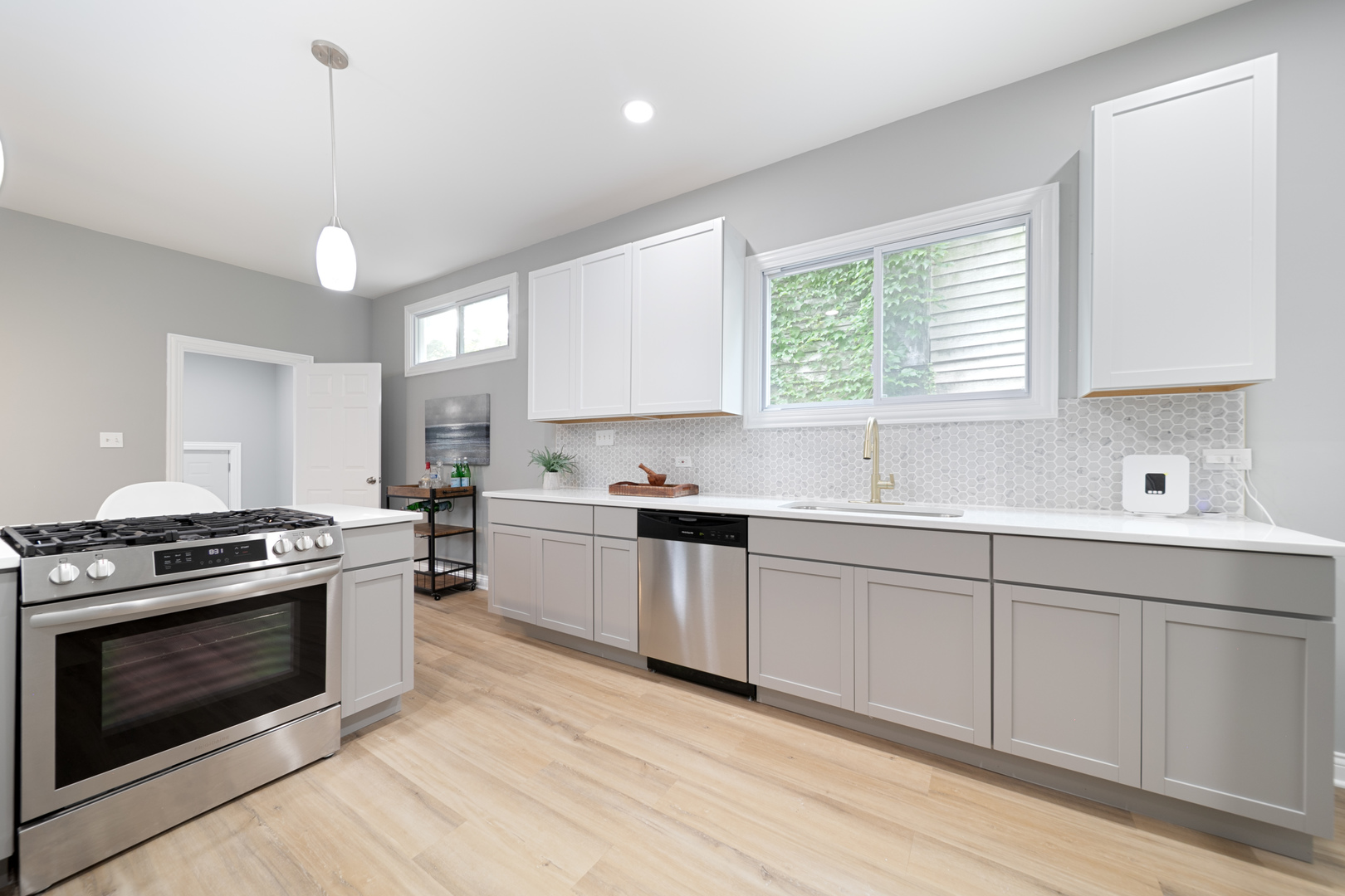 7652 1/2 S Coles Avenue, Chicago, IL 60649