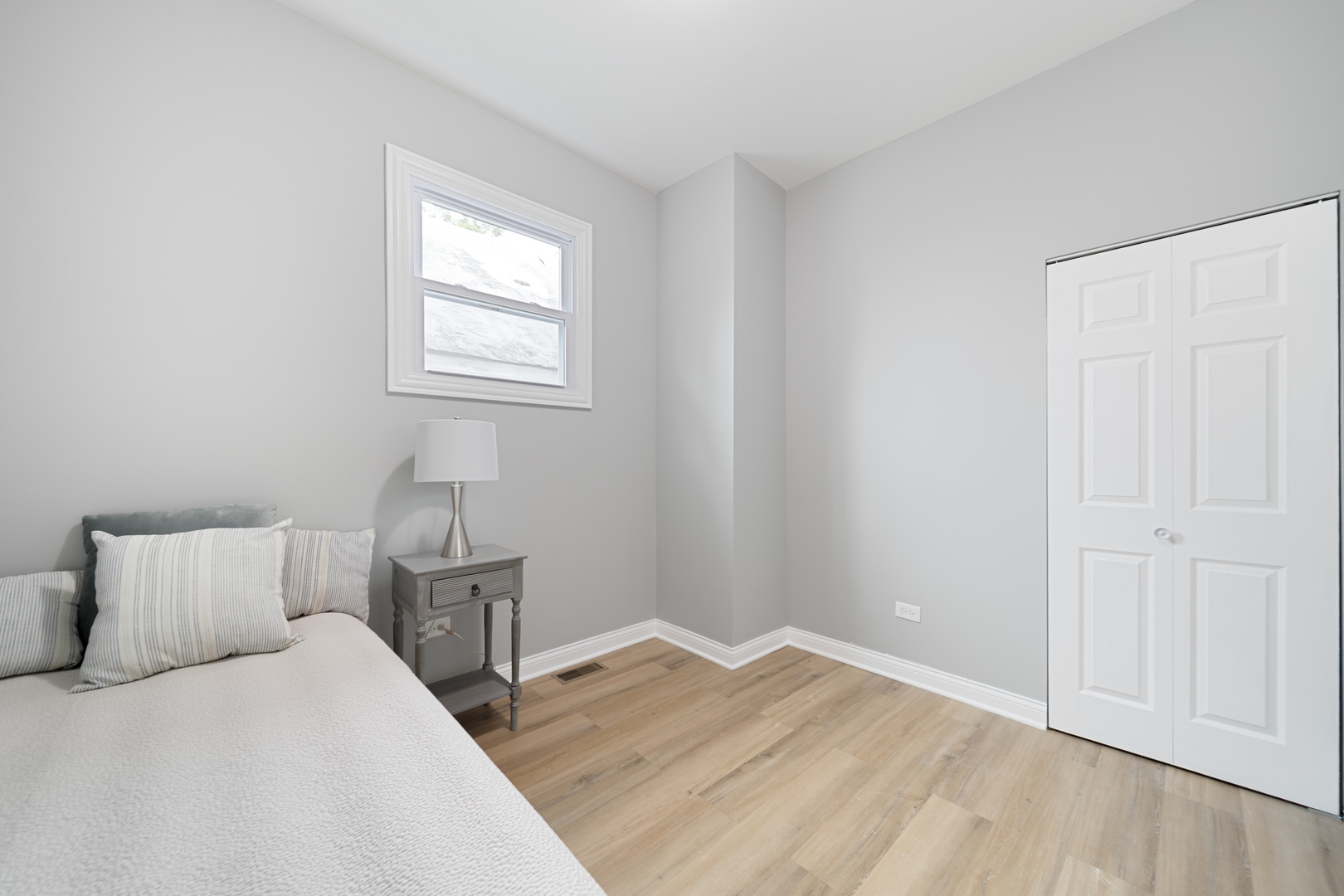 7652 1/2 S Coles Avenue, Chicago, IL 60649