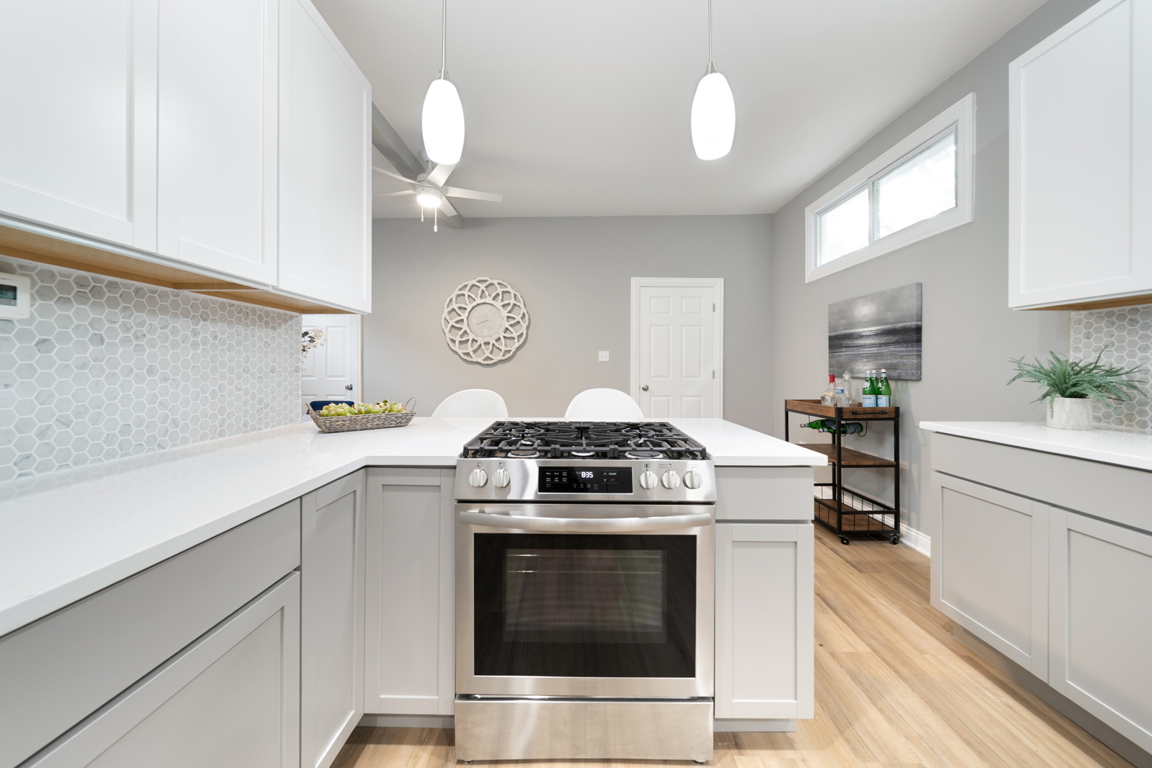7652 1/2 S Coles Avenue, Chicago, IL 60649