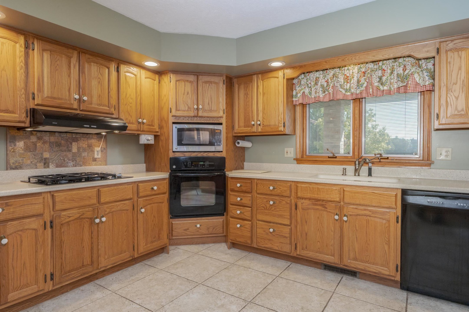 9222 Abbey Way, Downs, IL 61736