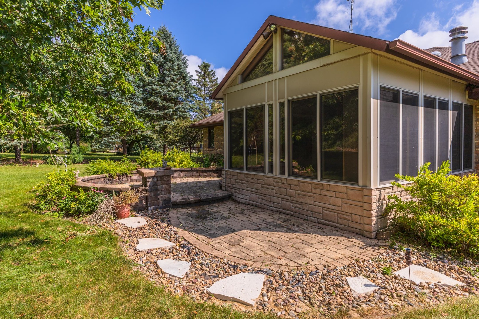 9222 Abbey Way, Downs, IL 61736