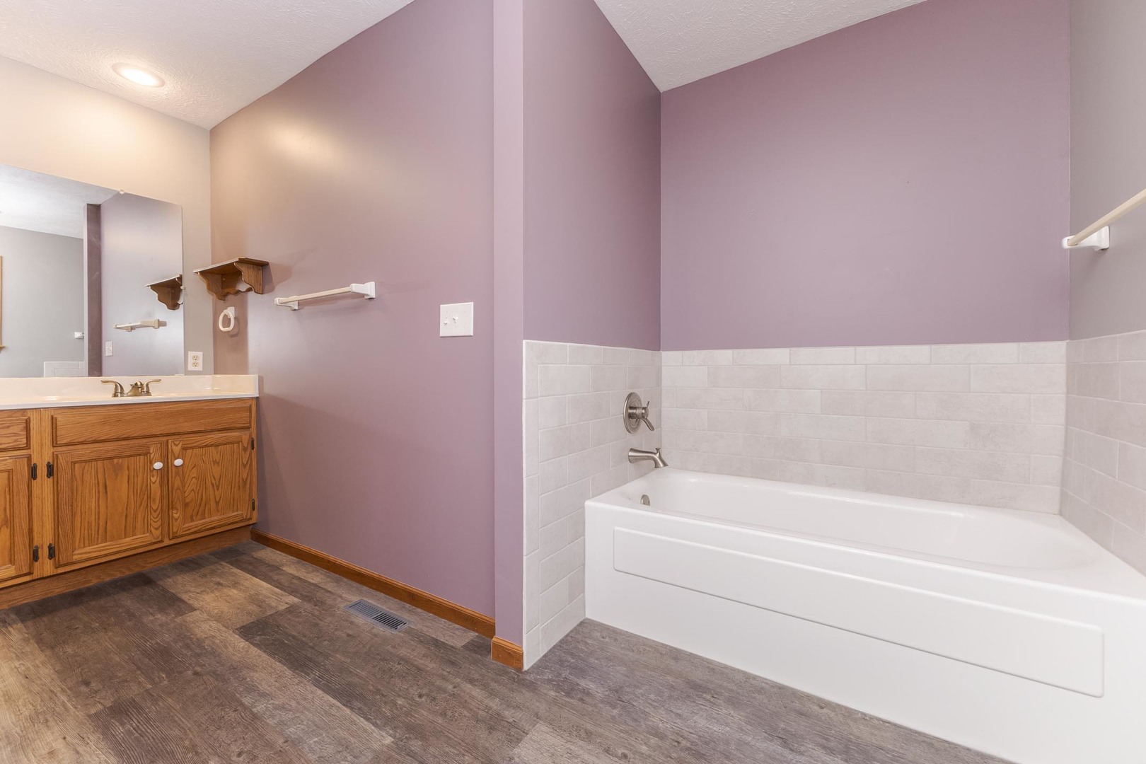 9222 Abbey Way, Downs, IL 61736