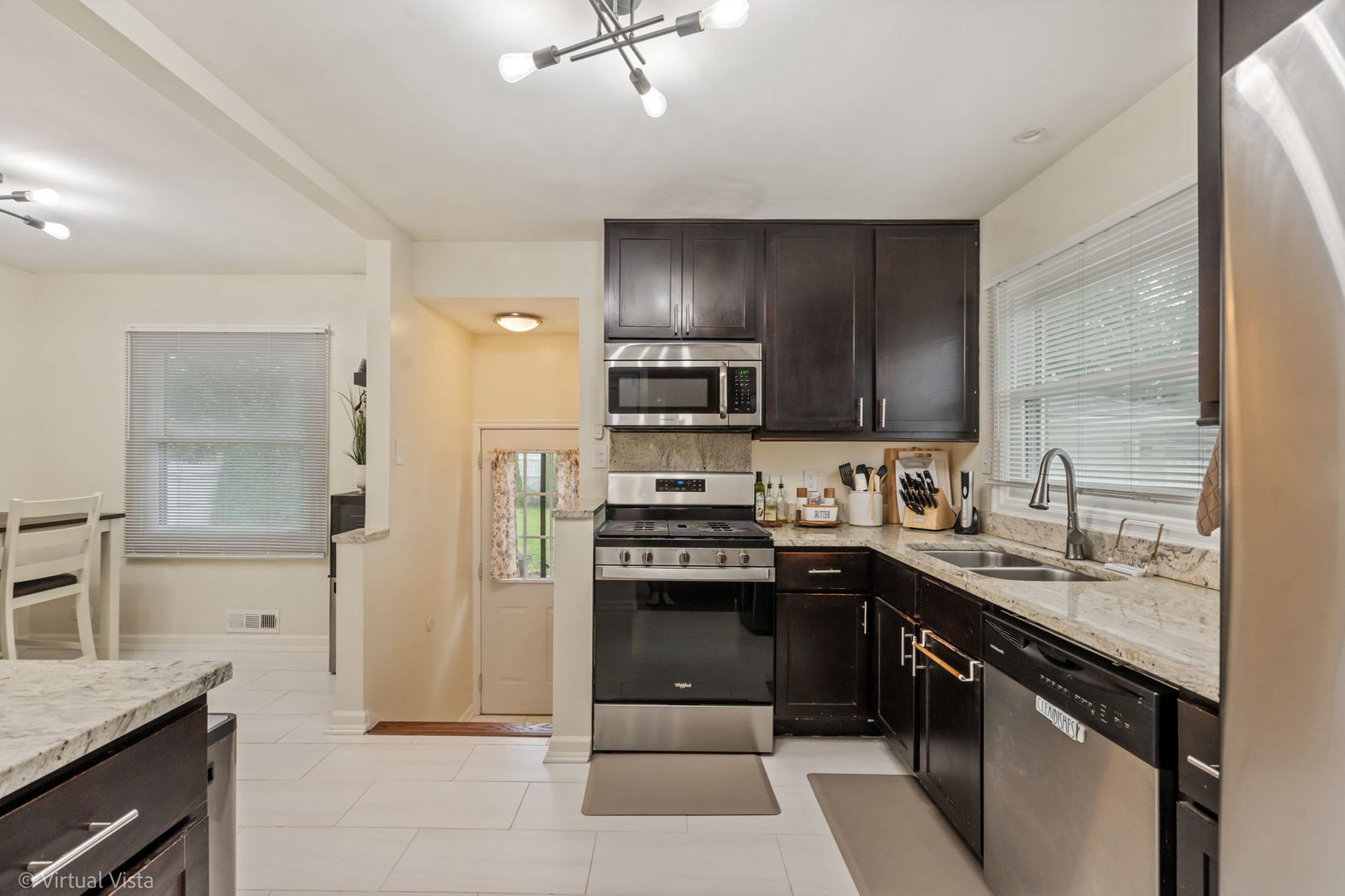 1181 Hiawatha Drive, Elgin, IL 60120