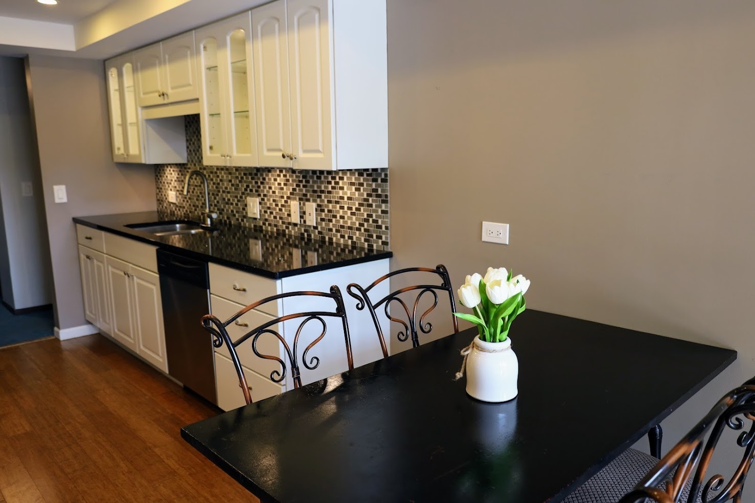 555 Graceland Avenue #206, Des Plaines, IL 60016
