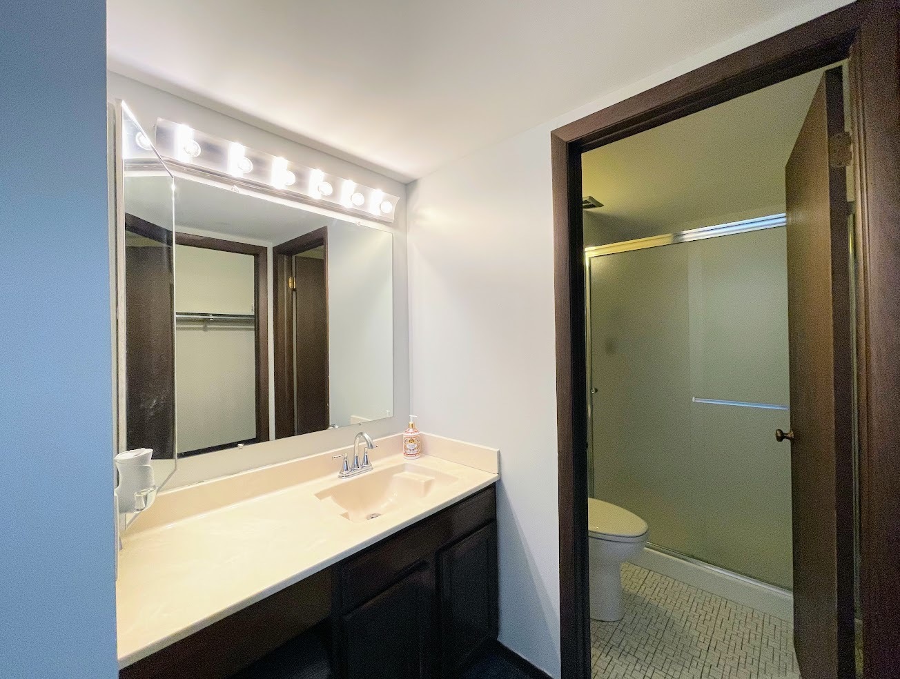 555 Graceland Avenue #206, Des Plaines, IL 60016