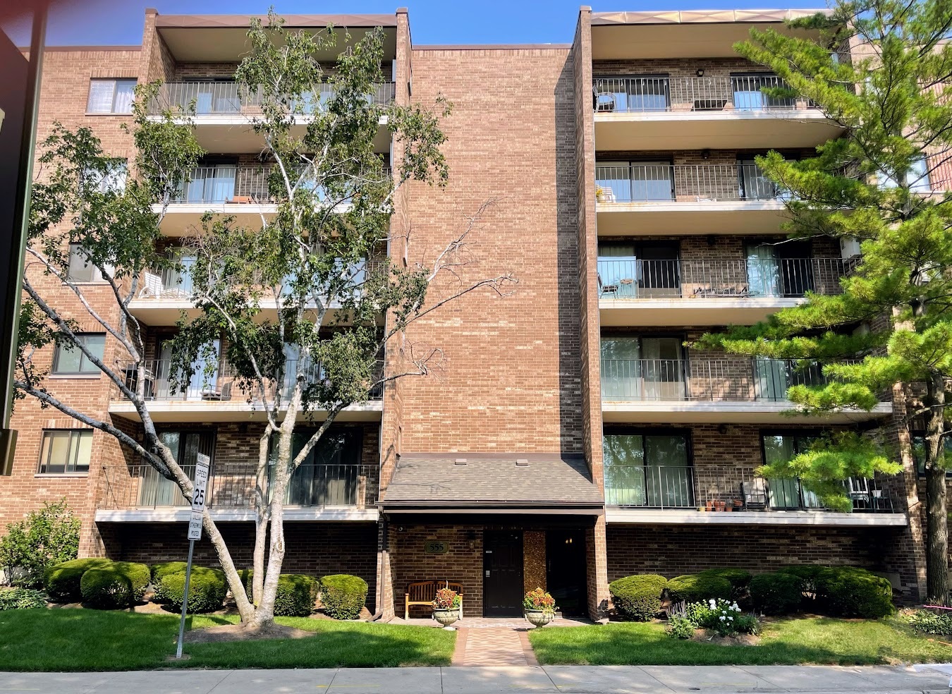 555 Graceland Avenue #206, Des Plaines, IL 60016
