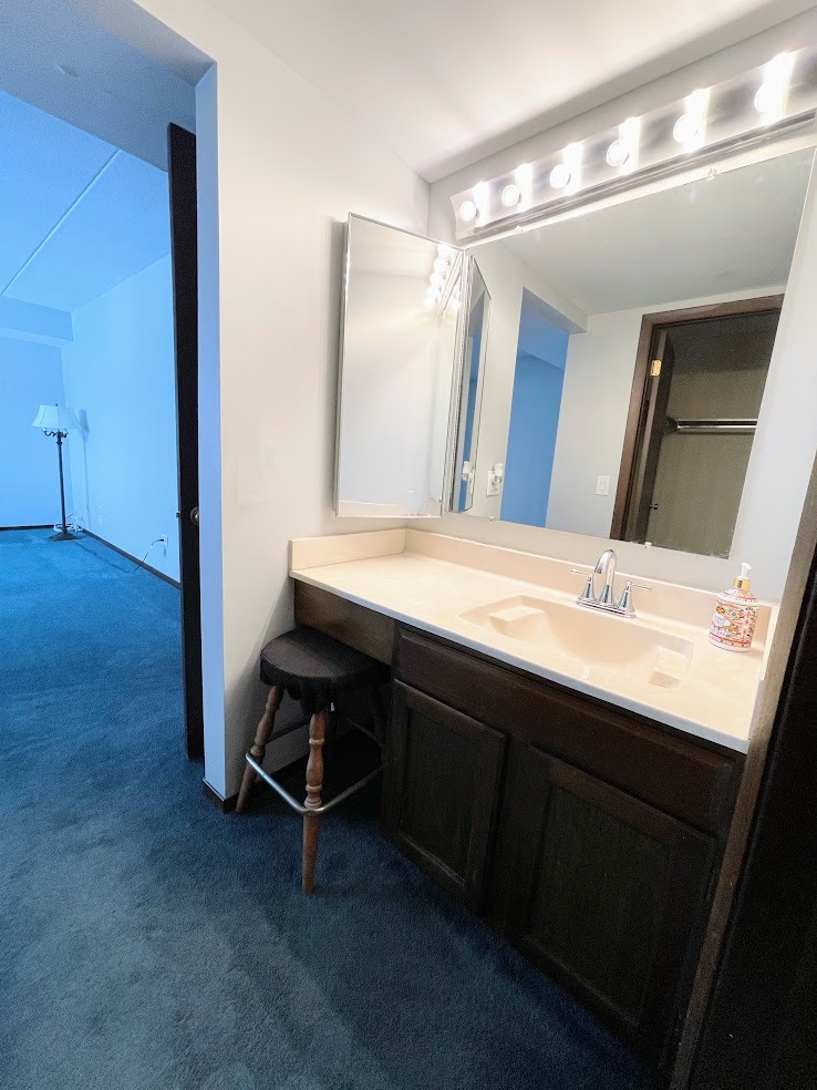 555 Graceland Avenue #206, Des Plaines, IL 60016