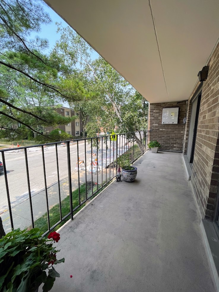 555 Graceland Avenue #206, Des Plaines, IL 60016