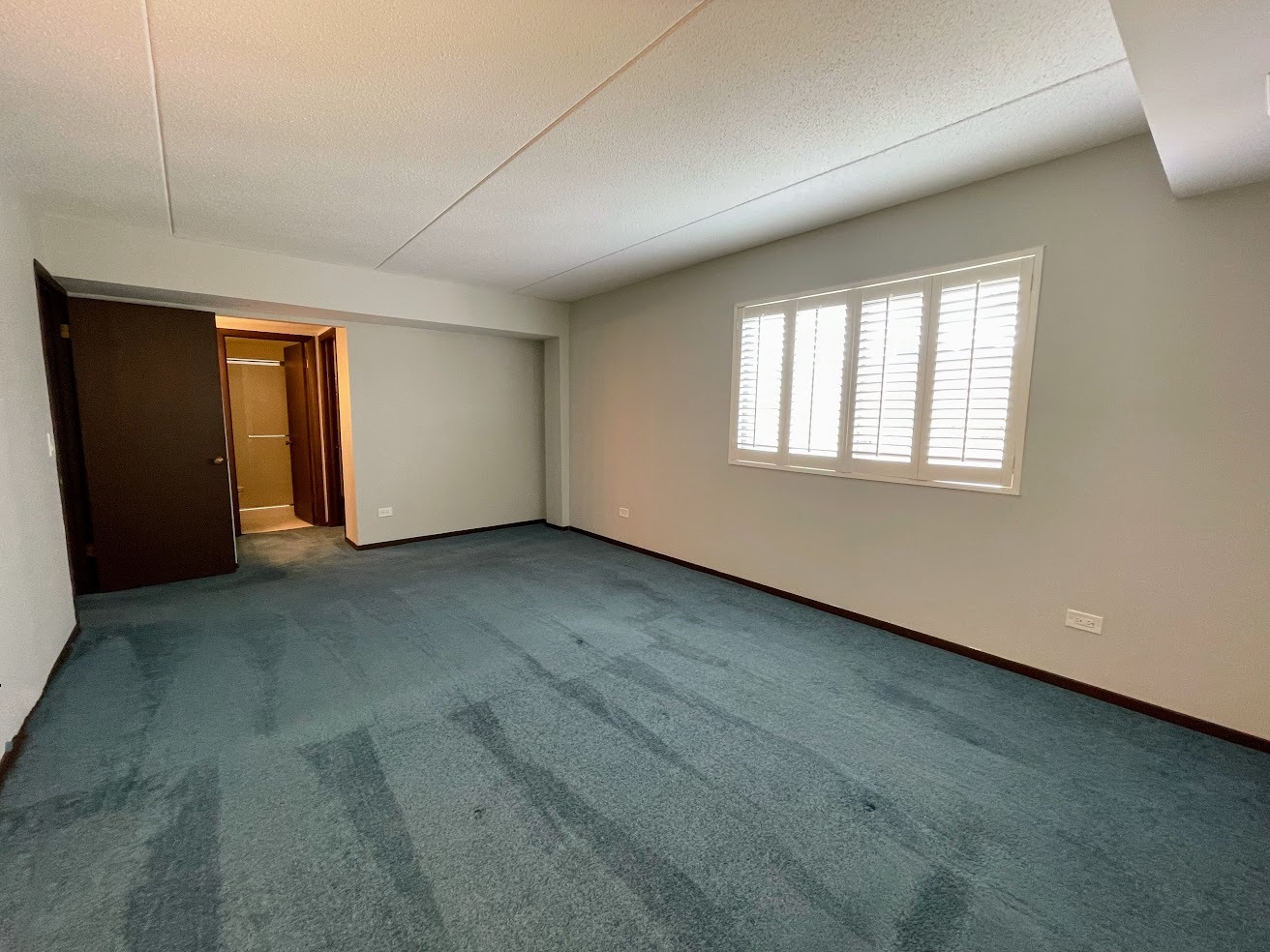 555 Graceland Avenue #206, Des Plaines, IL 60016