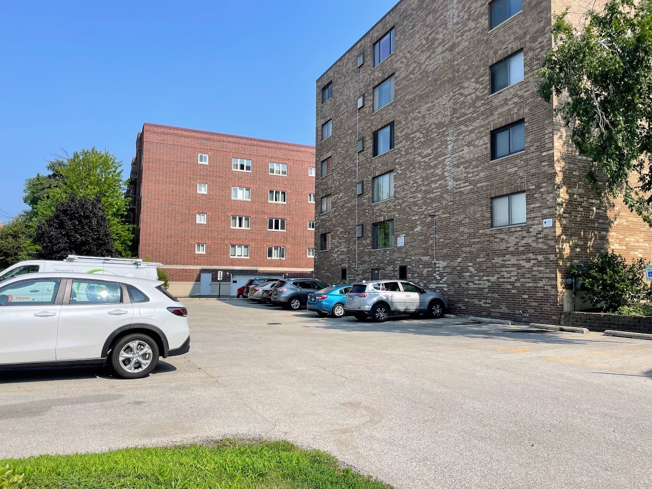 555 Graceland Avenue #206, Des Plaines, IL 60016