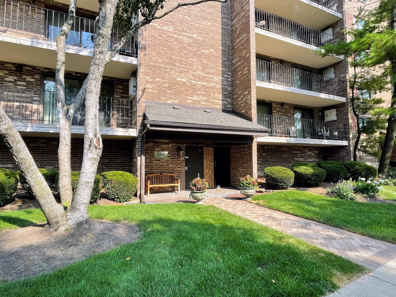 555 Graceland Avenue #206, Des Plaines, IL 60016