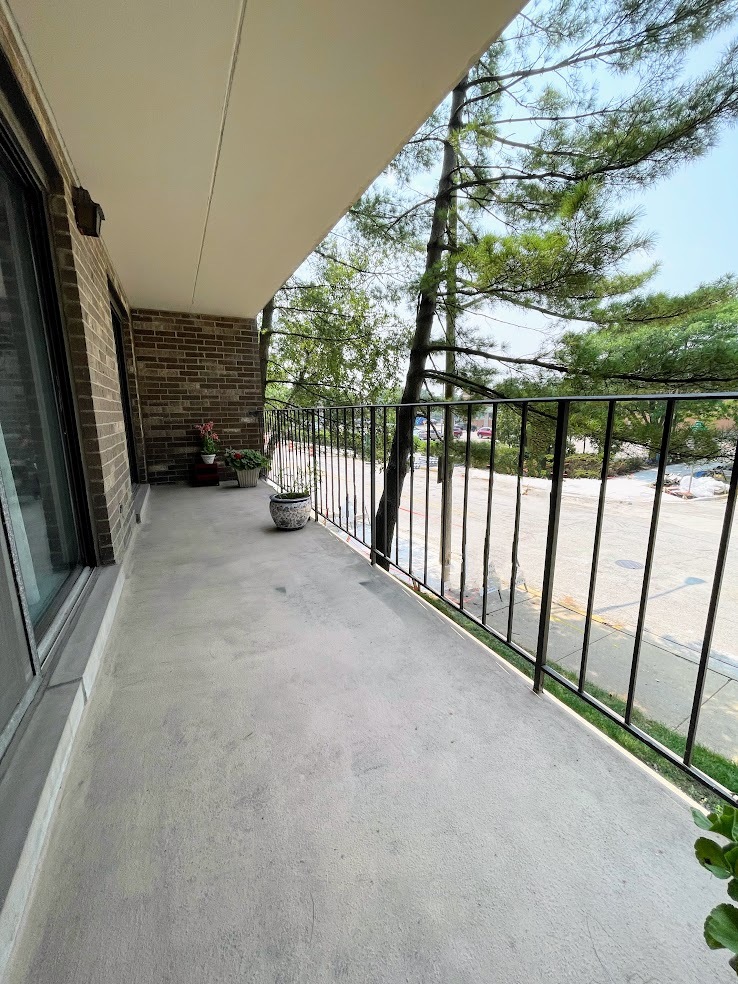 555 Graceland Avenue #206, Des Plaines, IL 60016