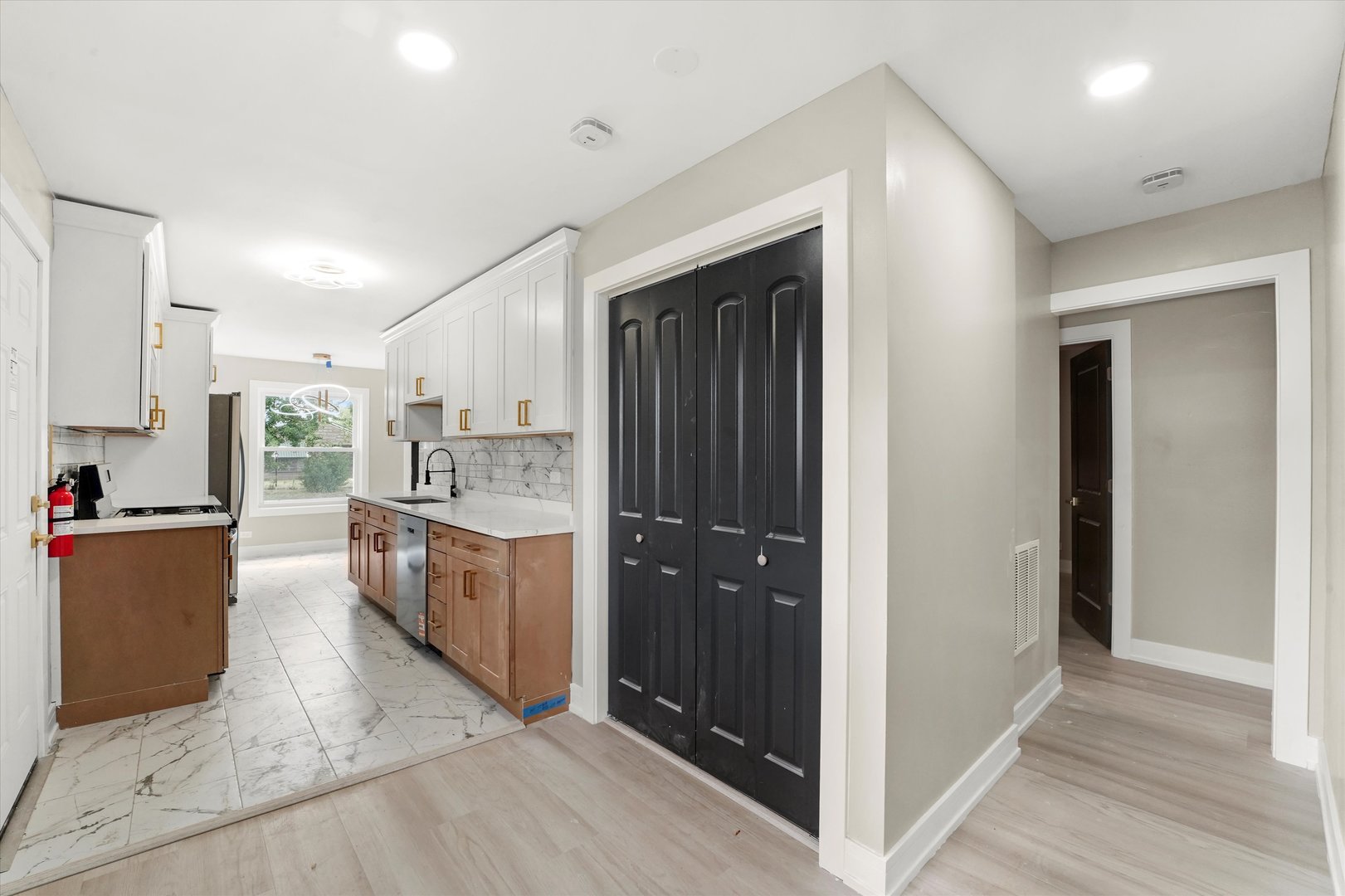 16218 Honore Avenue, Markham, IL 60426