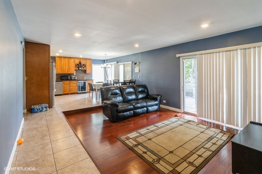 5775 RING Court, Hanover Park, IL 60133