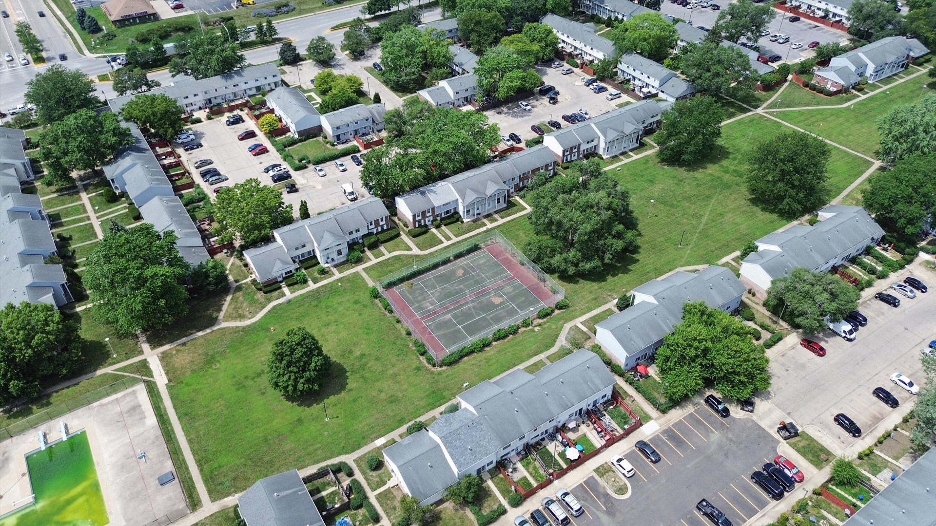 423 Yorkshire Square, Bolingbrook, IL 60440