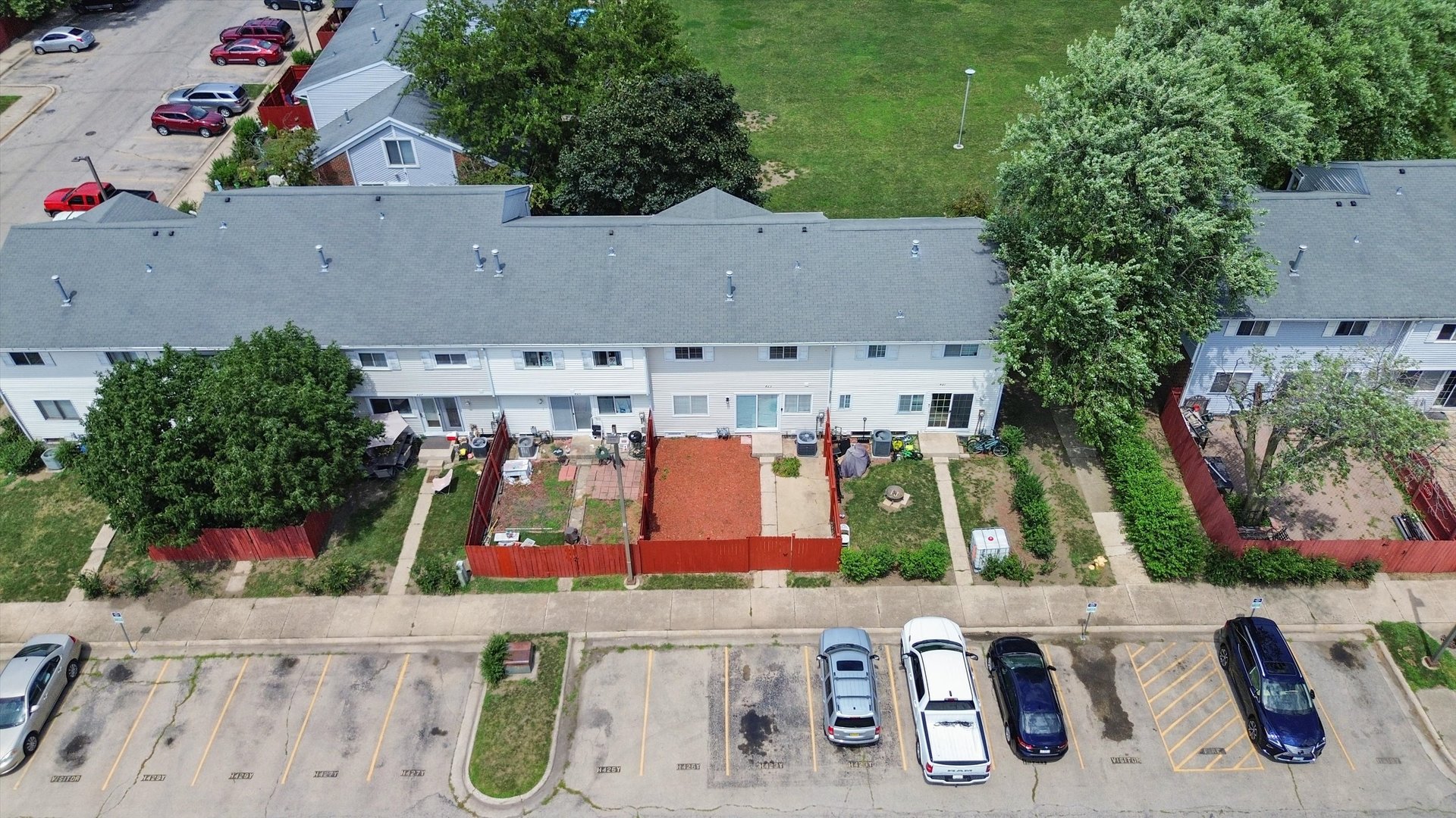 423 Yorkshire Square, Bolingbrook, IL 60440