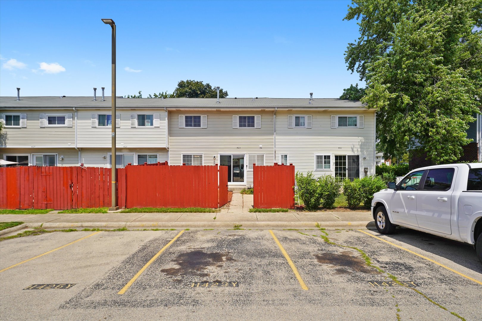 423 Yorkshire Square, Bolingbrook, IL 60440