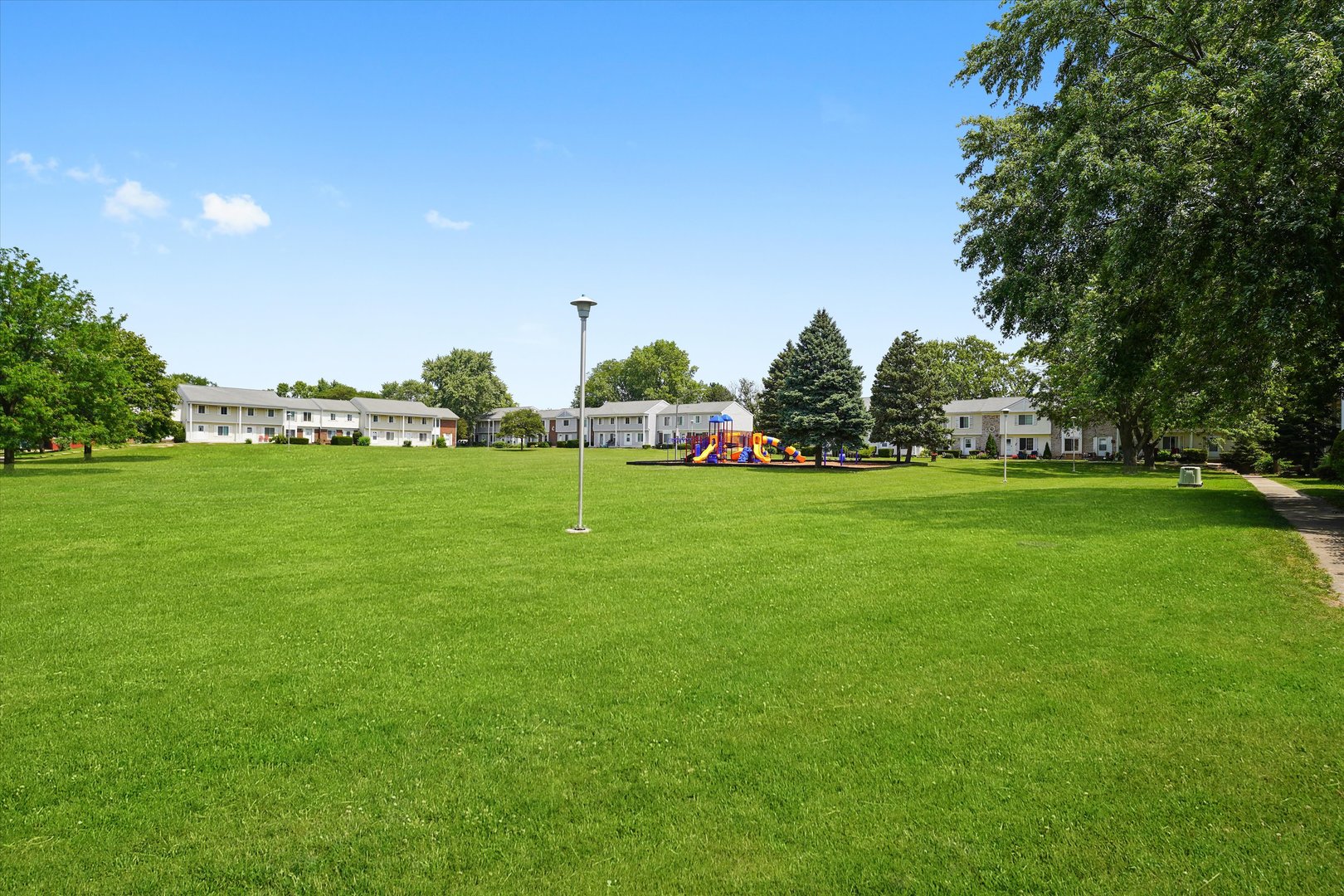 423 Yorkshire Square, Bolingbrook, IL 60440