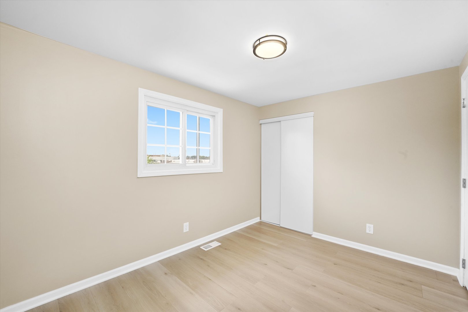 423 Yorkshire Square, Bolingbrook, IL 60440