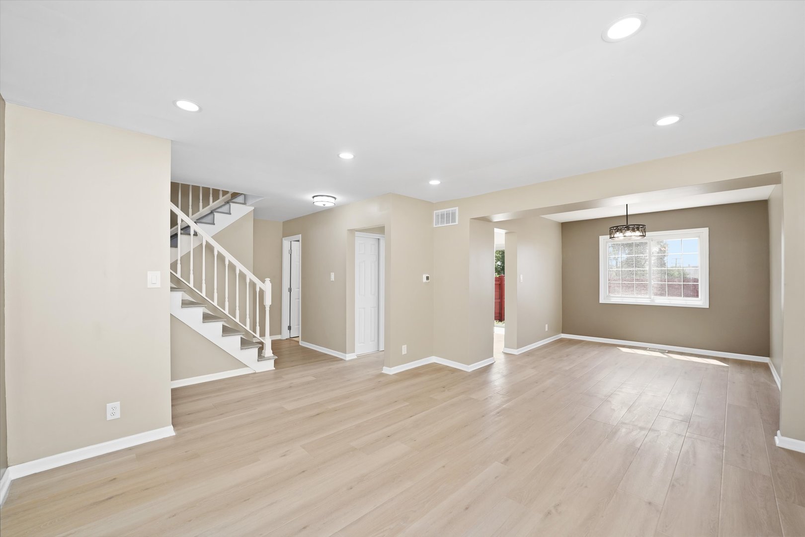 423 Yorkshire Square, Bolingbrook, IL 60440
