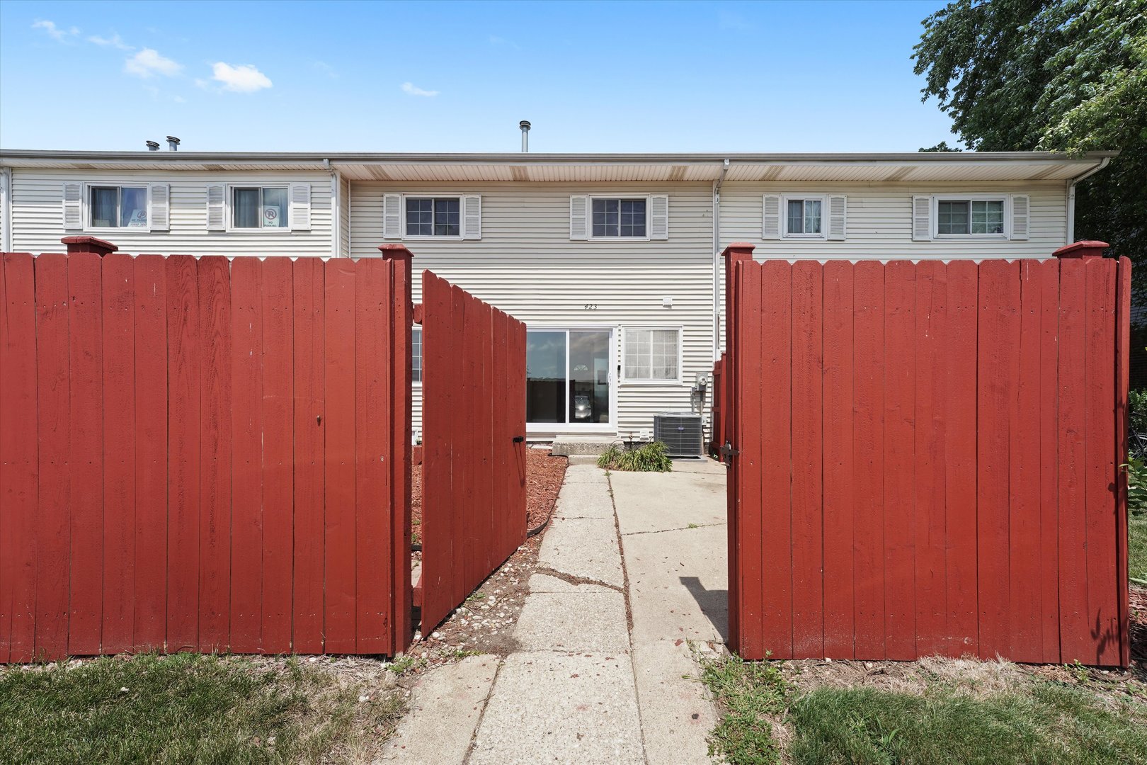 423 Yorkshire Square, Bolingbrook, IL 60440