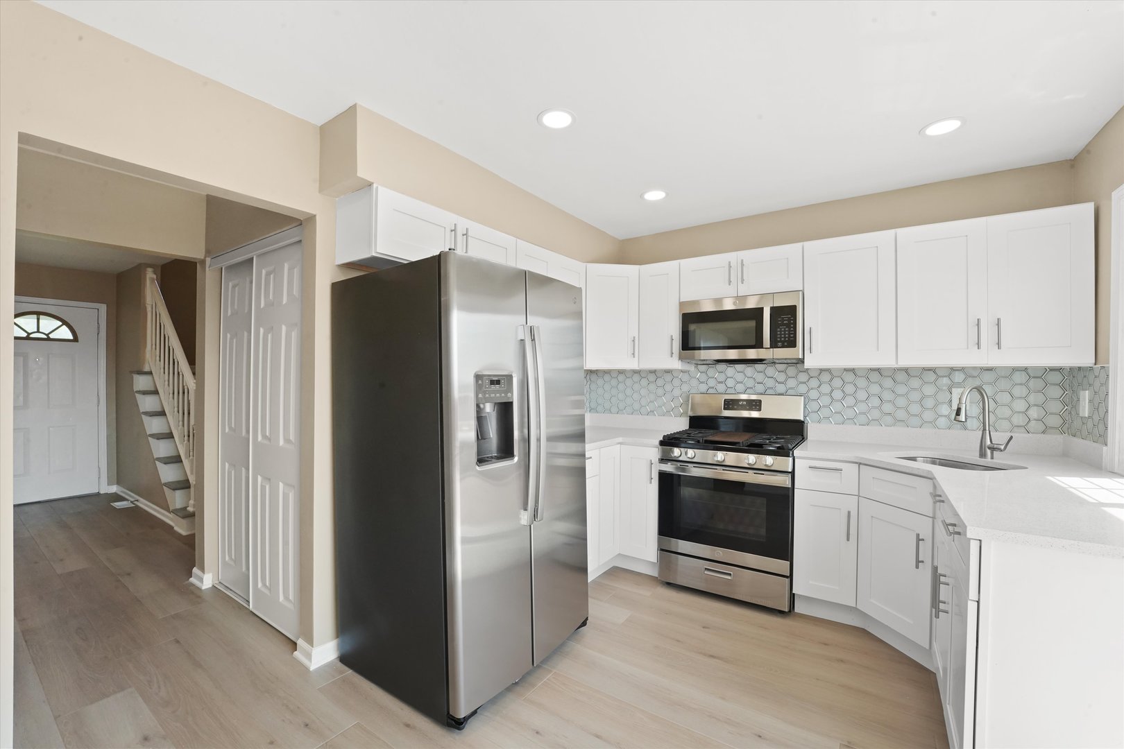 423 Yorkshire Square, Bolingbrook, IL 60440