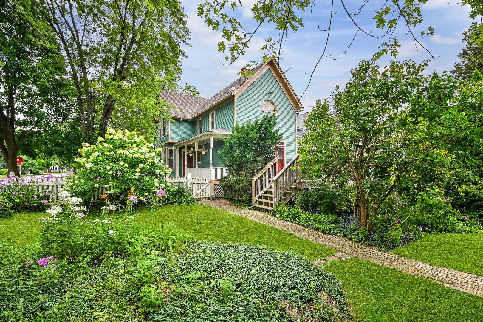 8 N Sleight Street, Naperville, IL 60540