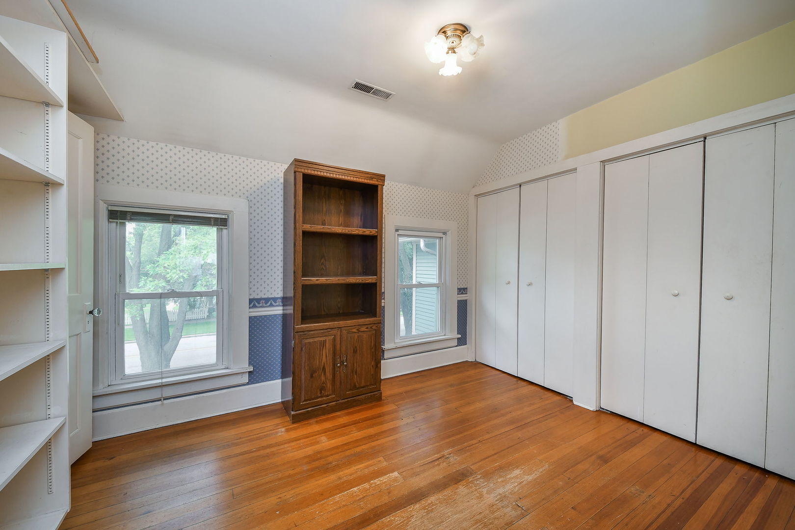 8 N Sleight Street, Naperville, IL 60540