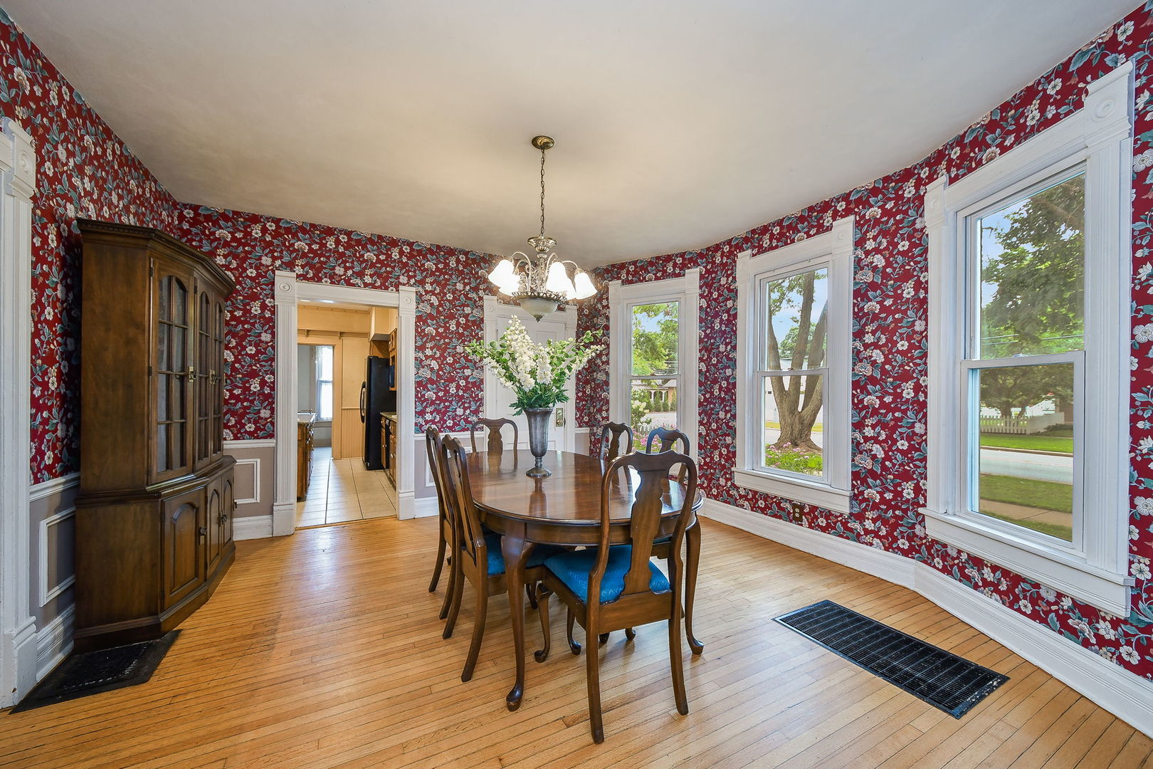 8 N Sleight Street, Naperville, IL 60540