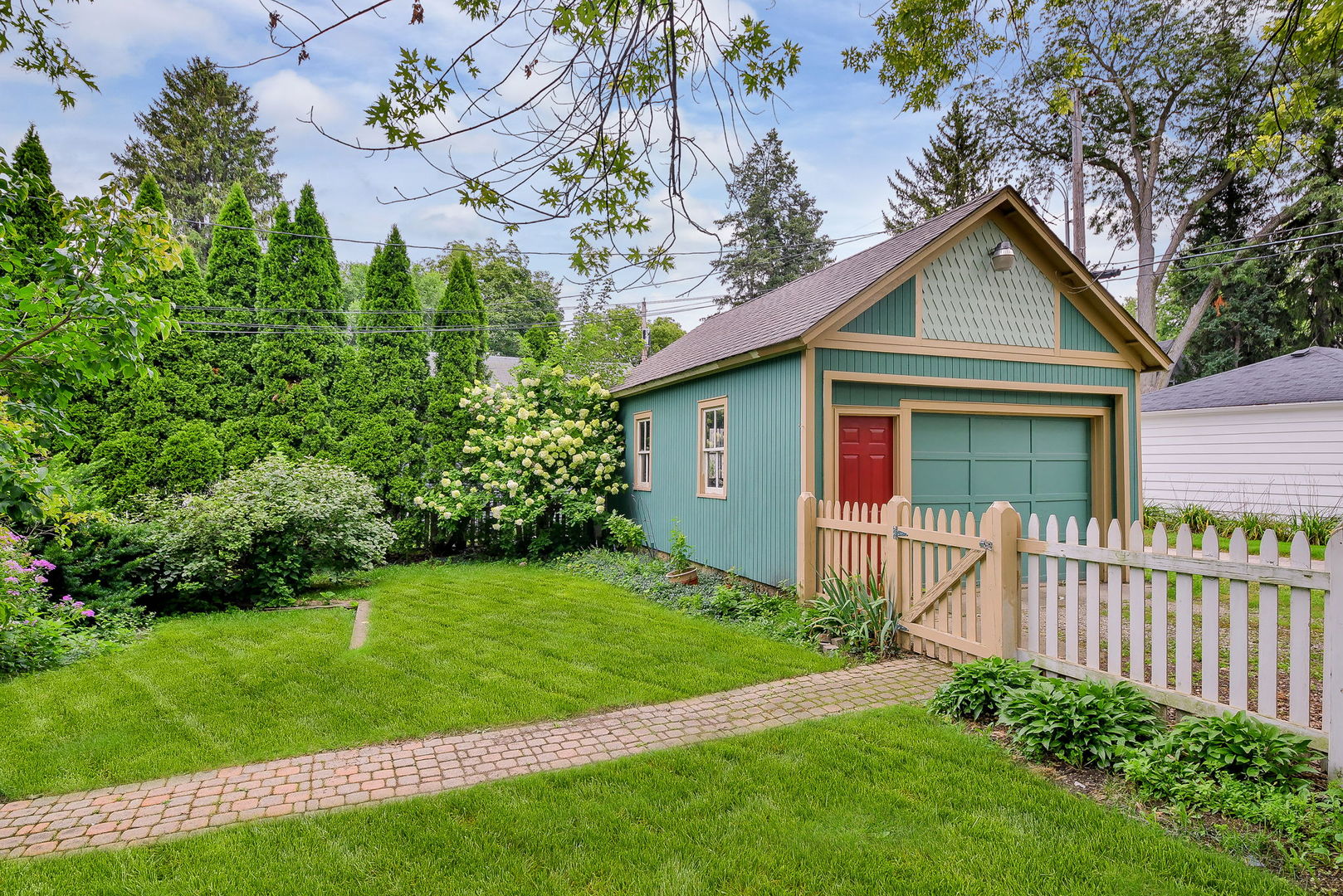 8 N Sleight Street, Naperville, IL 60540