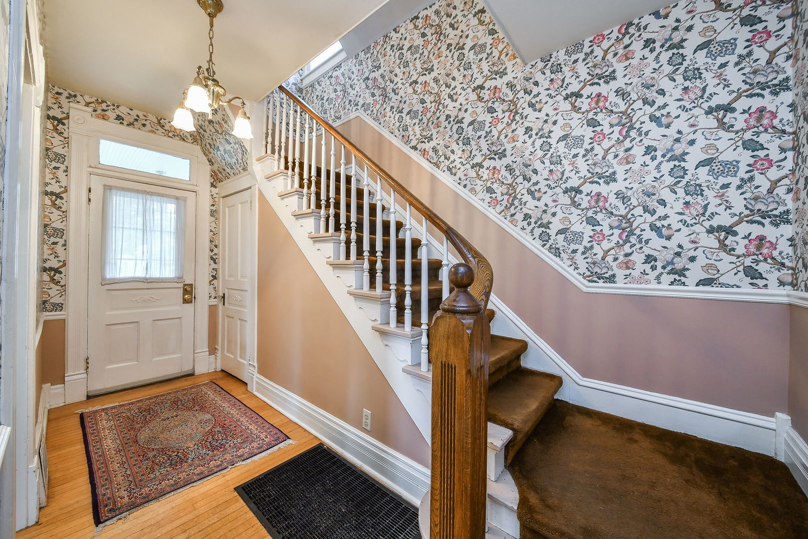 8 N Sleight Street, Naperville, IL 60540