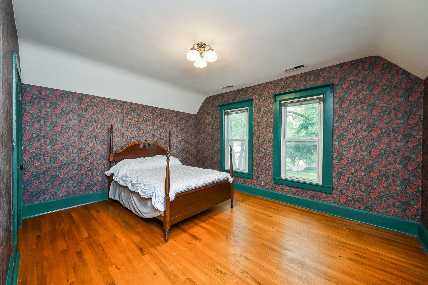 8 N Sleight Street, Naperville, IL 60540