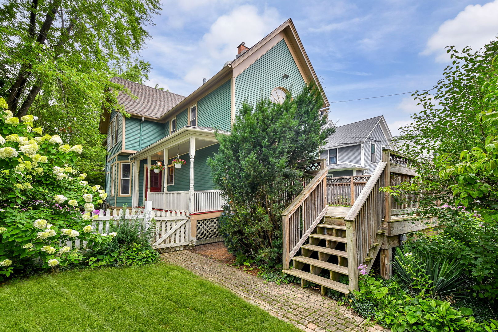 8 N Sleight Street, Naperville, IL 60540