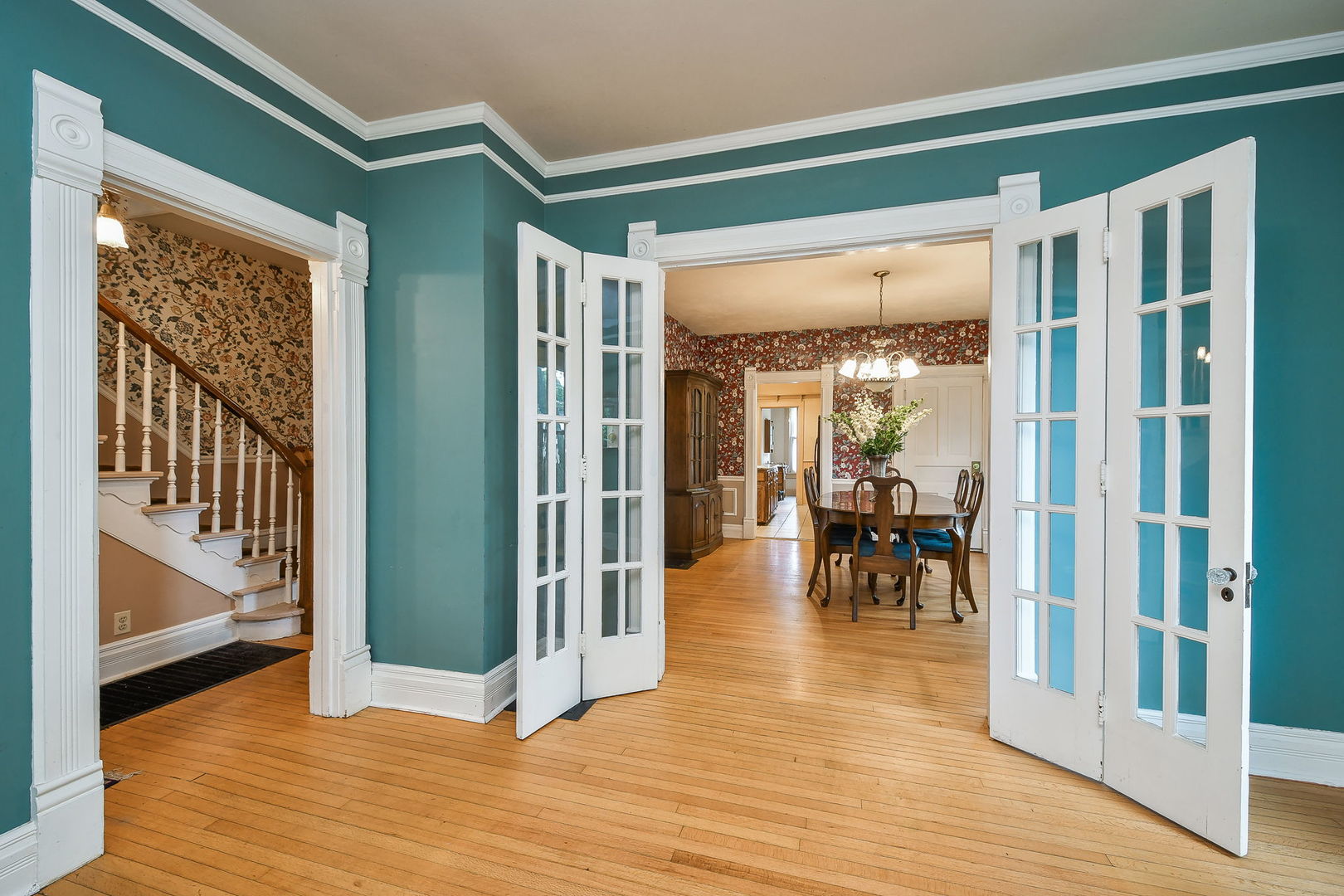 8 N Sleight Street, Naperville, IL 60540