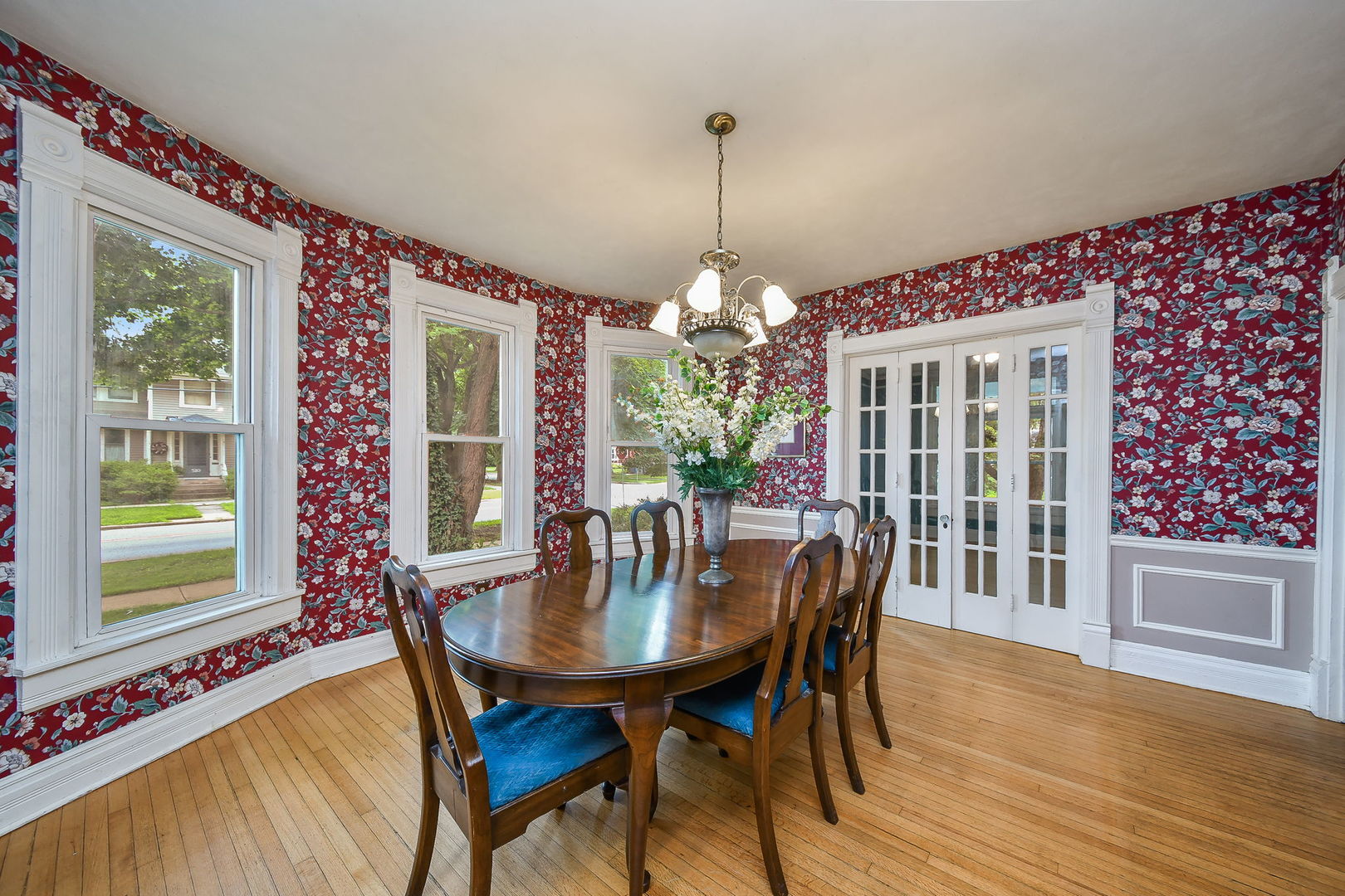 8 N Sleight Street, Naperville, IL 60540