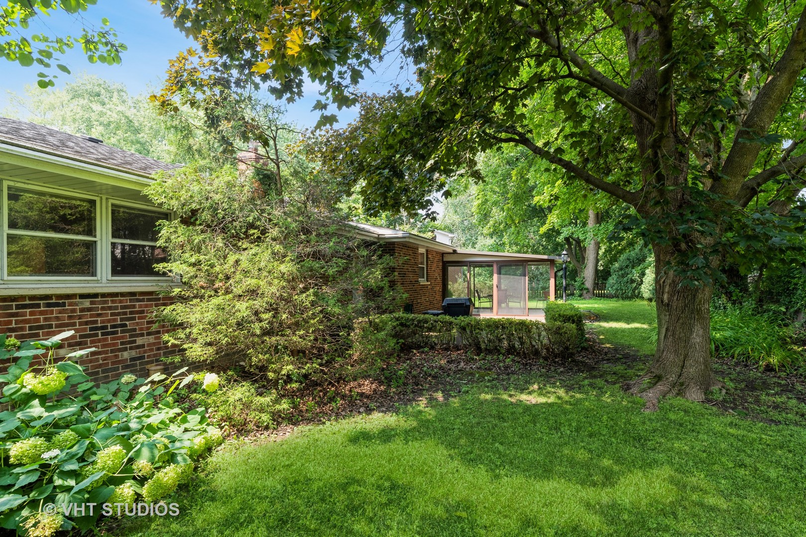 826 Crestfield Avenue, Libertyville, IL 60048