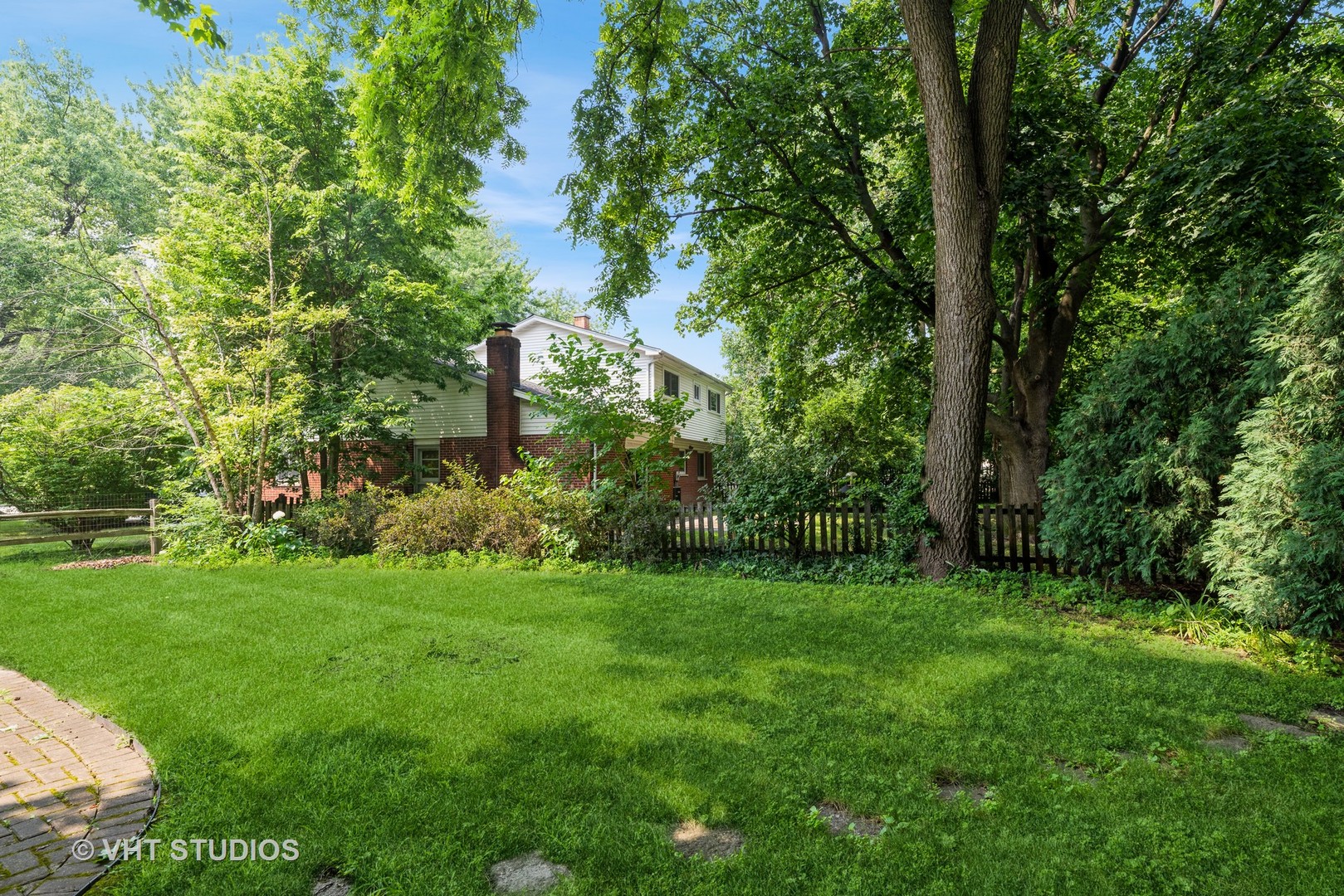 826 Crestfield Avenue, Libertyville, IL 60048