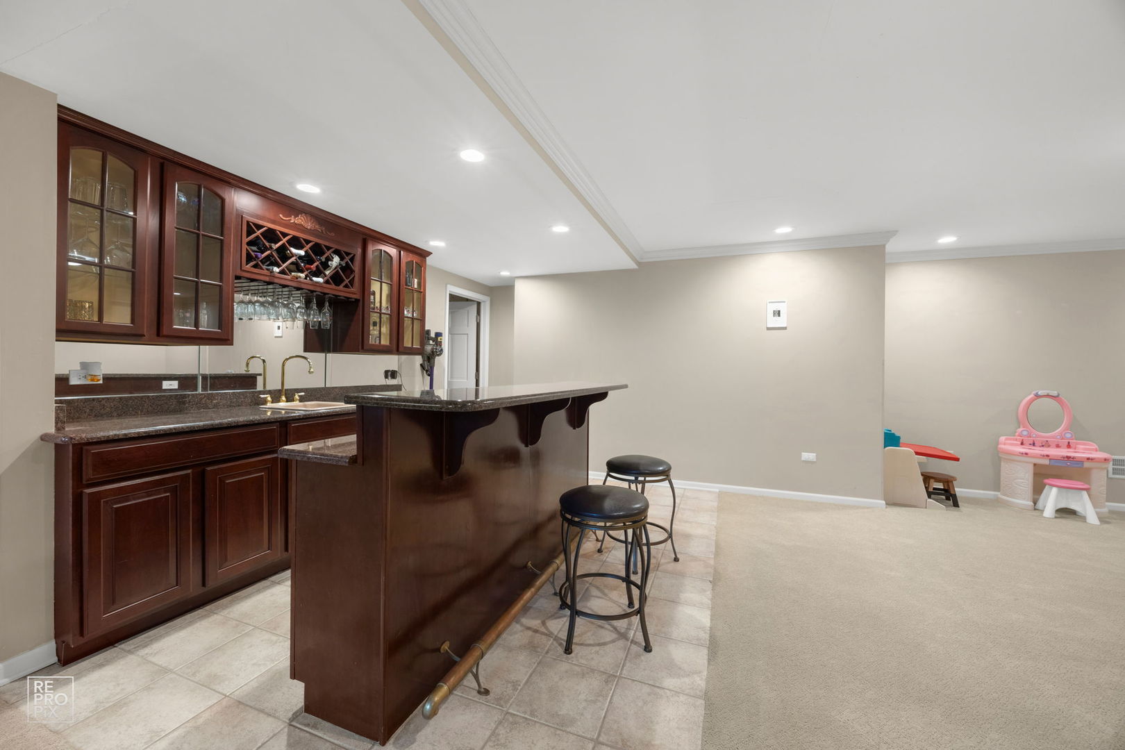 5N869 Westwood Lane, St. Charles, IL 60175