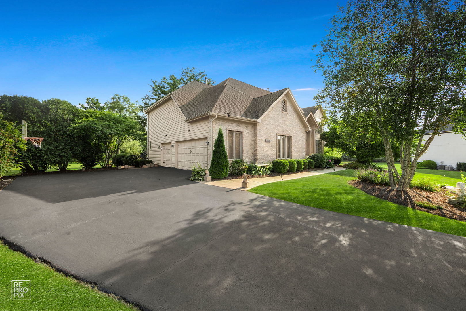 5N869 Westwood Lane, St. Charles, IL 60175
