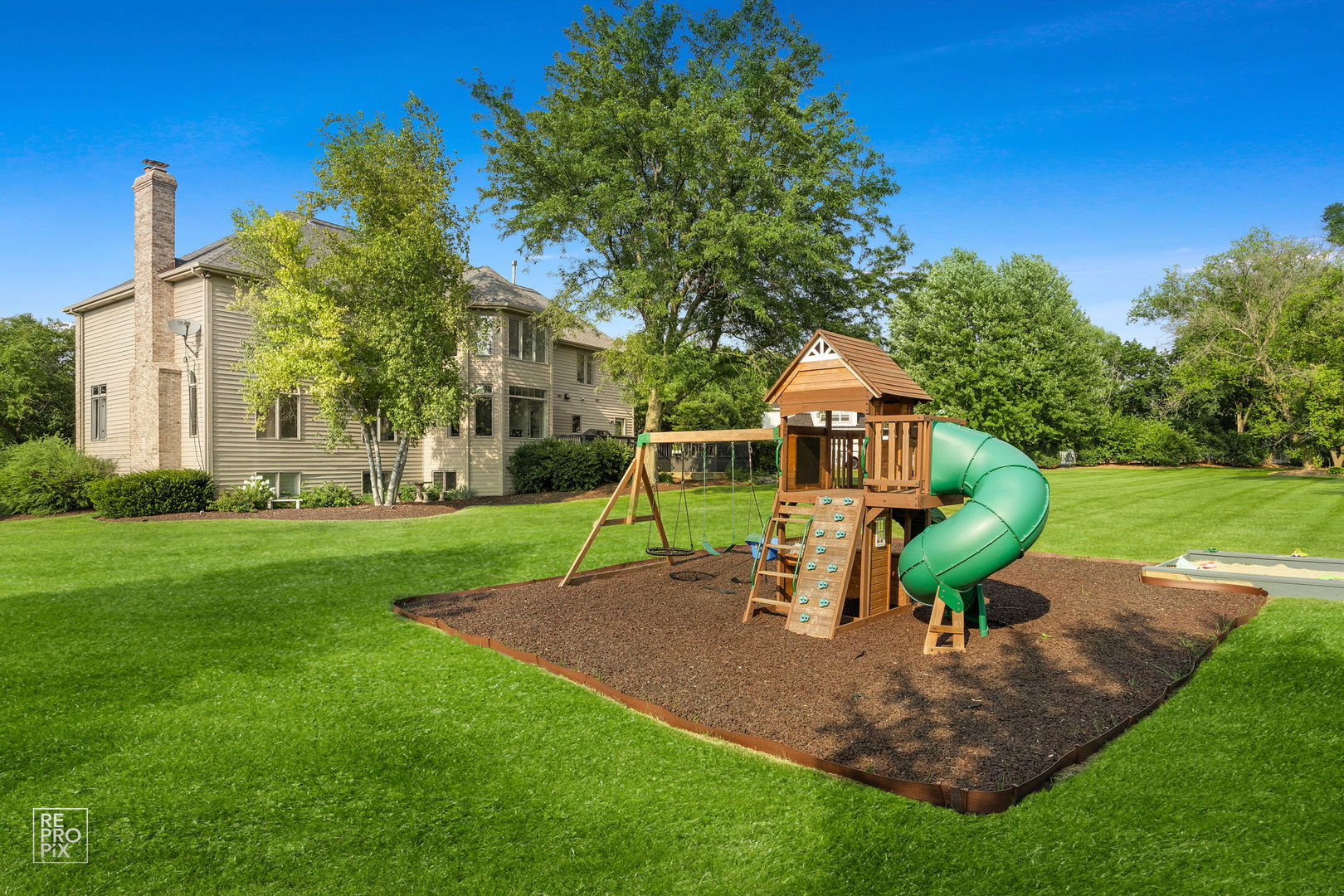 5N869 Westwood Lane, St. Charles, IL 60175