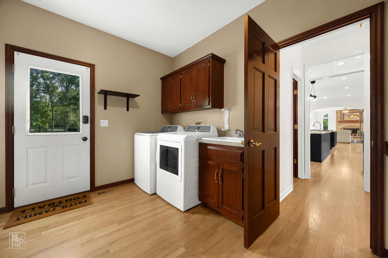 5N869 Westwood Lane, St. Charles, IL 60175