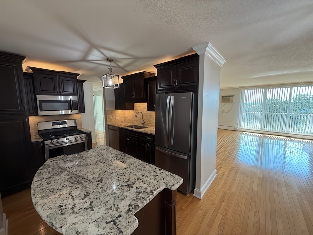 2211 S Highland Avenue #5C, Lombard, IL 60148