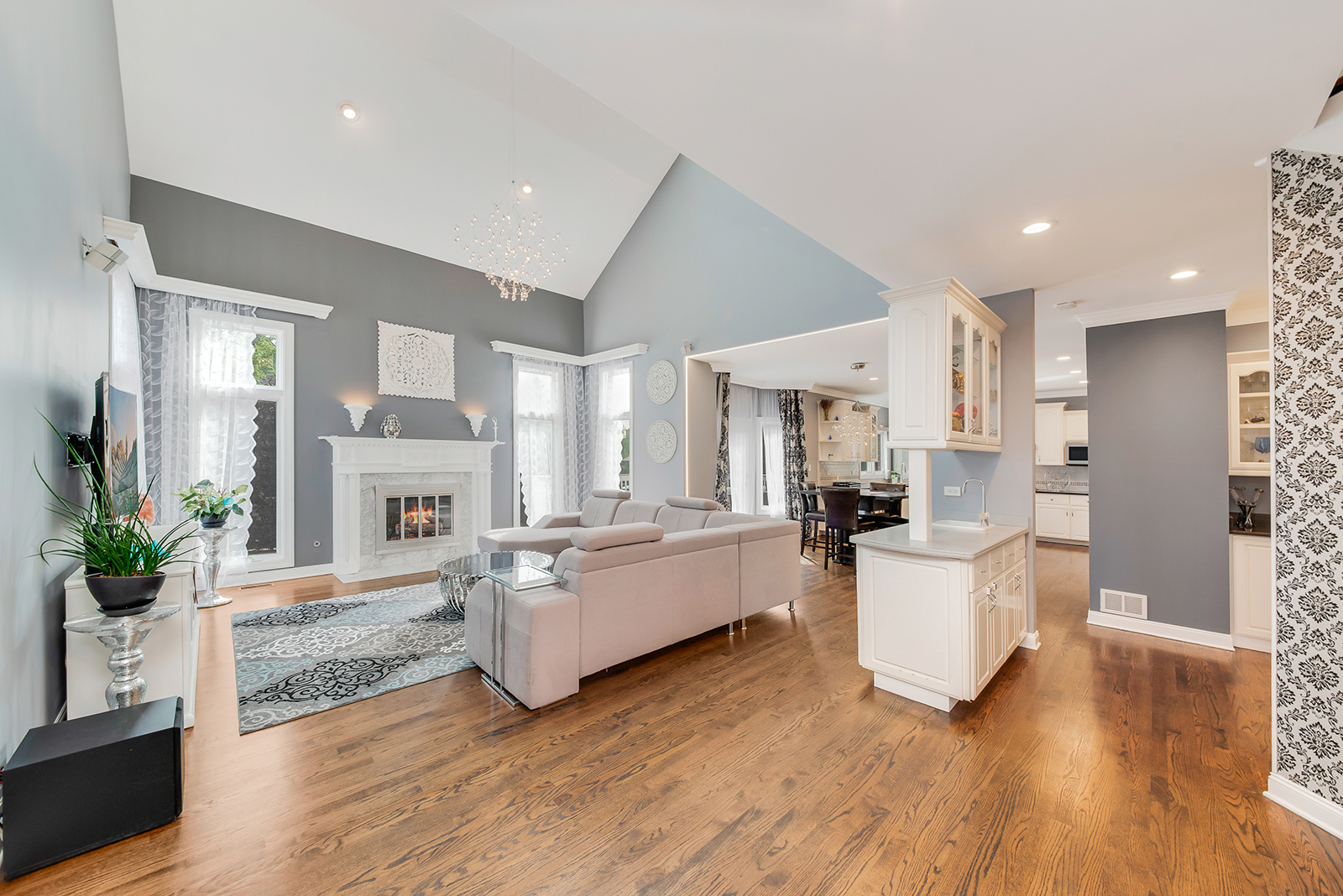 1315 Chapman Drive, Darien, IL 60561