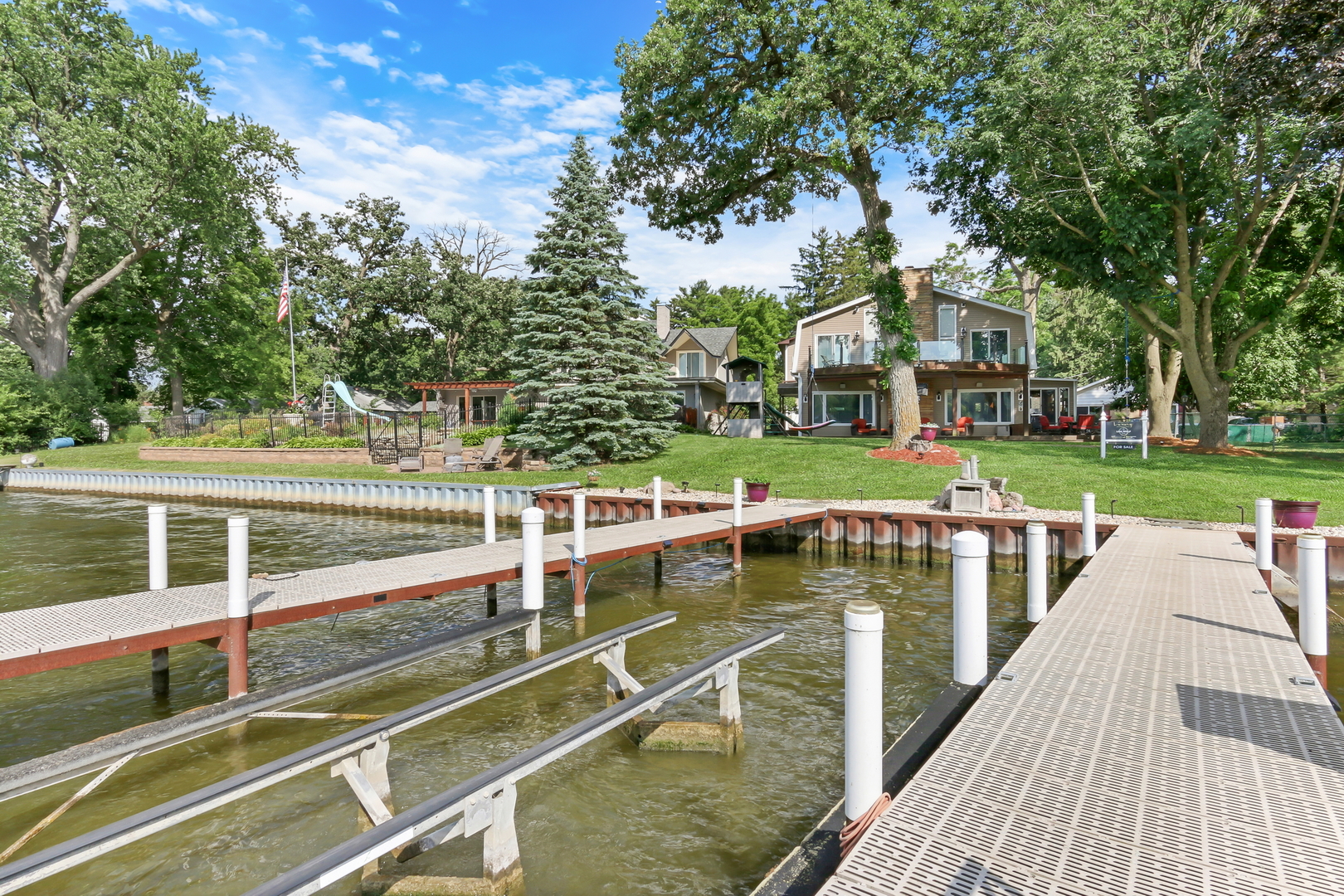 2407 N Villa Lane, McHenry, IL 60051