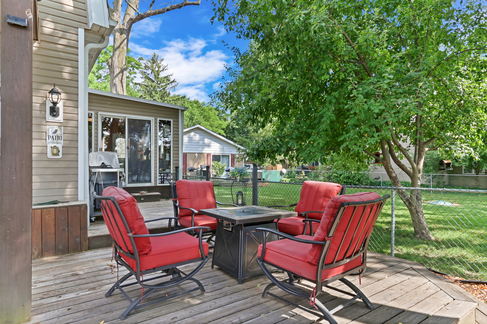2407 N Villa Lane, McHenry, IL 60051