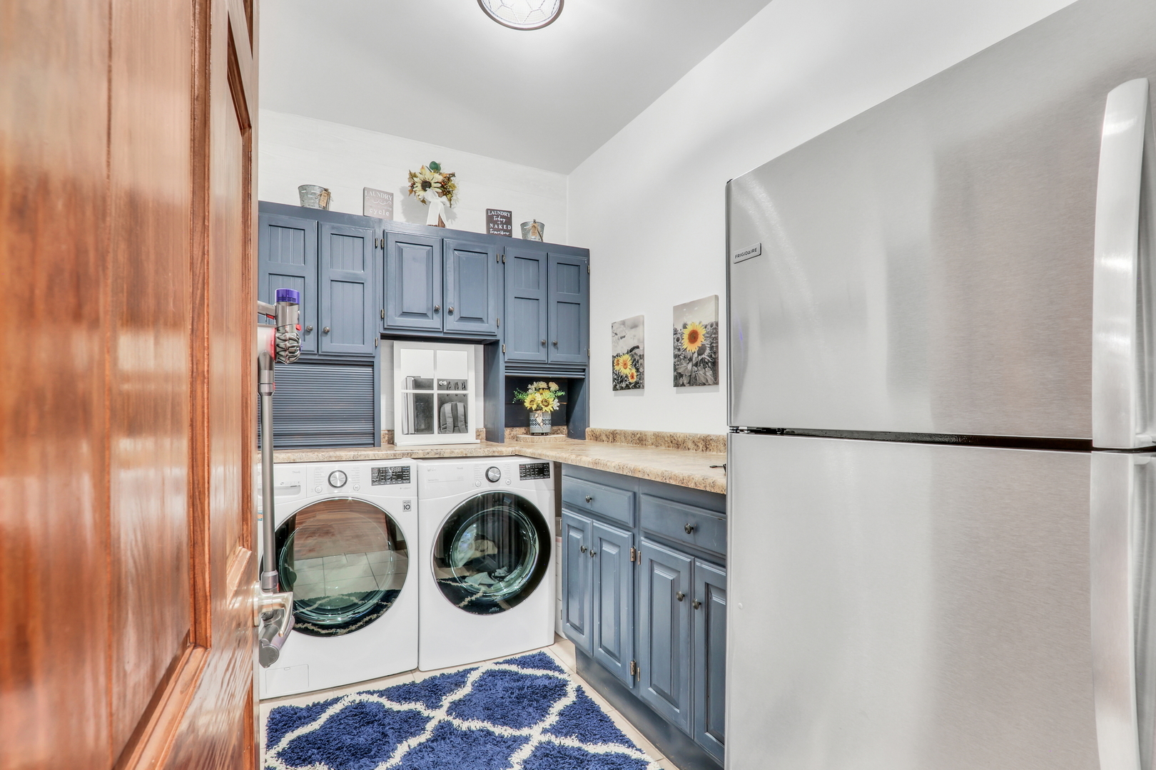 2407 N Villa Lane, McHenry, IL 60051