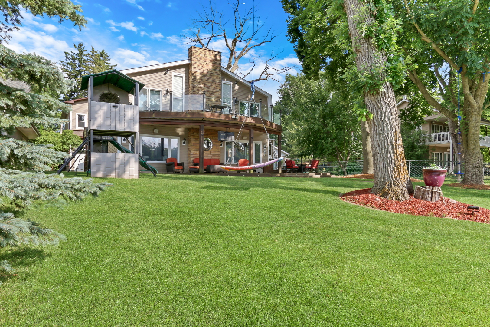 2407 N Villa Lane, McHenry, IL 60051