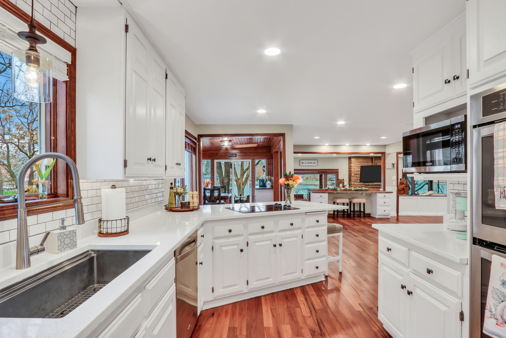 2407 N Villa Lane, McHenry, IL 60051