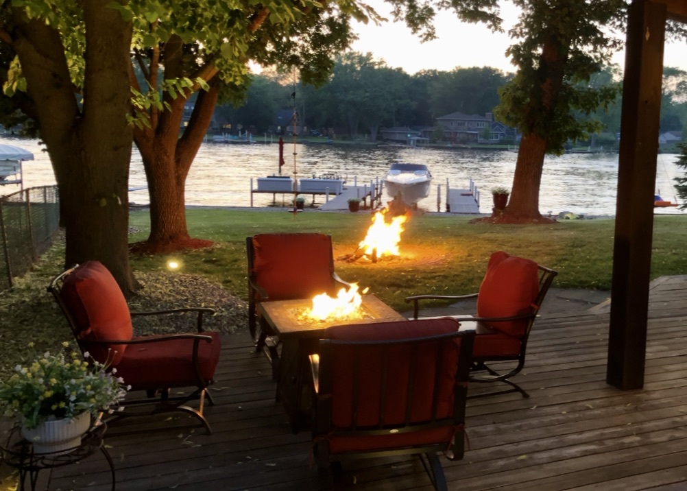 2407 N Villa Lane, McHenry, IL 60051